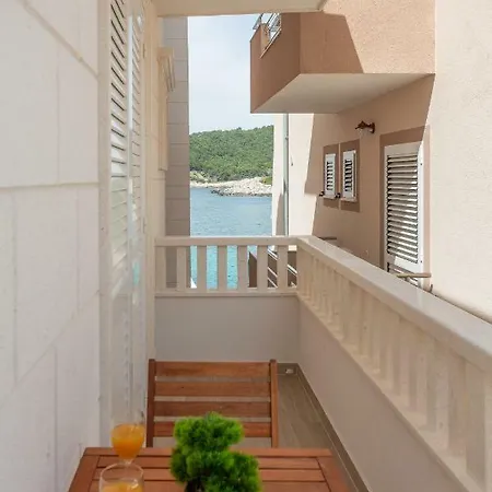 Stonehouse Guest house *