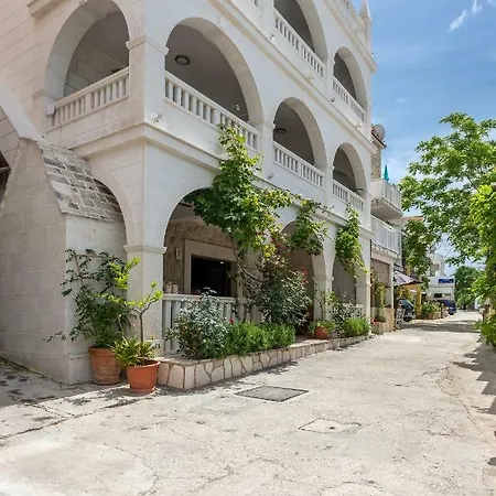 Guest house Stonehouse
