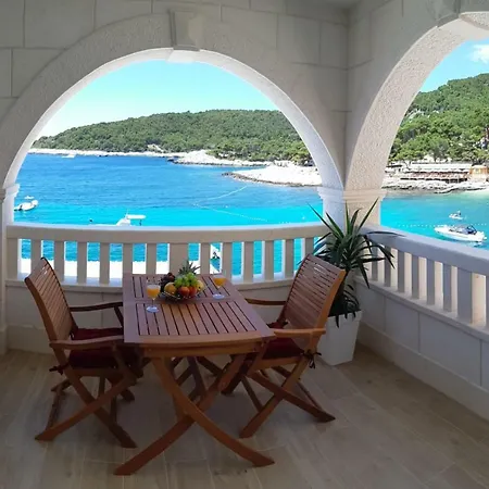 Stonehouse Milna (Hvar)