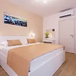 Stonehouse Гостевой дом
