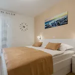 Stonehouse Гостевой дом 3*