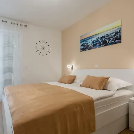 Stonehouse Guest house 3*
