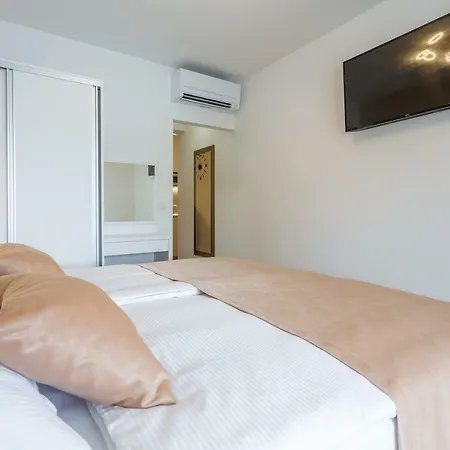 Stonehouse 3* Milna (Hvar)