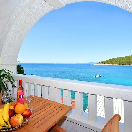 Stonehouse * Milna (Hvar)